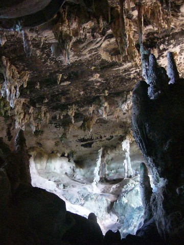 cave of big-headed ghost 1.JPG (77KB)